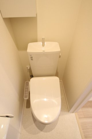 Maisond’Oliveのトイレ|温水洗浄暖房便座付きのトイレです。
