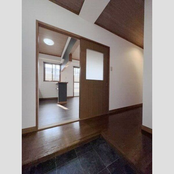 A&S KATO KI B棟の玄関