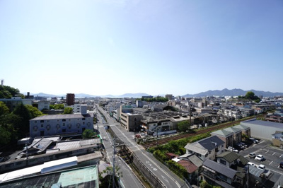 【展望】 | 【上質リノベ】ステイツ野村山陽園 | 【四季を感じる】
四季の移ろい・爽やかな青空や風を感じられ
自然を愉しめるパノラマビュー。
毎日の暮らしに余裕を感じさせてくれる、
遮る物の無い開放的な眺望を是非、ご堪能ください。