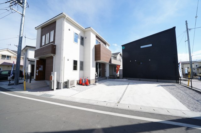 新築　高崎市江木町10区画　2号棟の駐車場|現地写真　普通車並列２台置ける駐車場、もちろんコンクリート舗装です。
