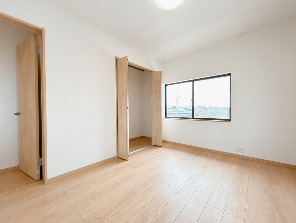 リフォーム中古戸建　丹羽郡扶桑町大字斎藤字北山　昭和60年築の洋室|2階西側洋室