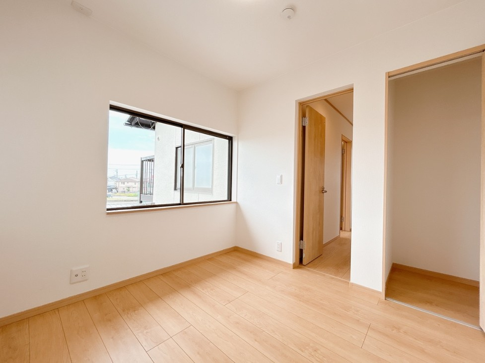 リフォーム中古戸建　丹羽郡扶桑町大字斎藤字北山　昭和60年築の洋室|2階東側洋室