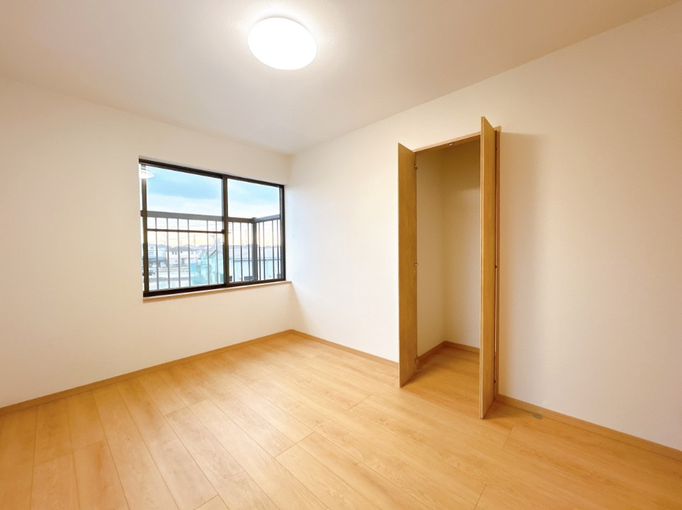 リフォーム中古戸建　丹羽郡扶桑町大字斎藤字北山　昭和60年築の洋室|2階南側洋室