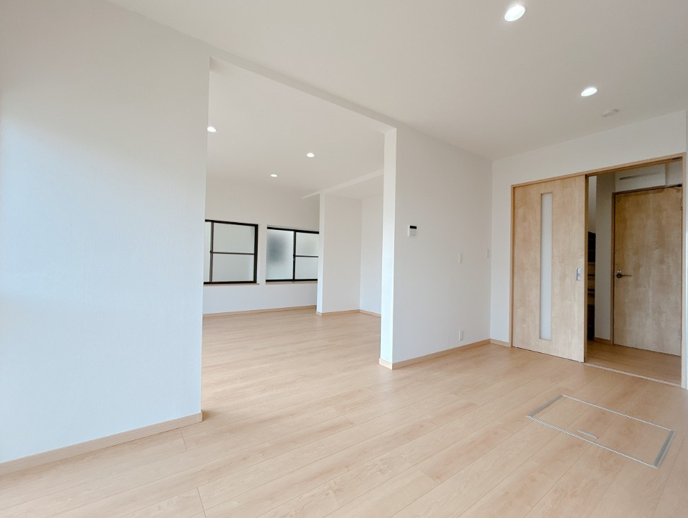 リフォーム中古戸建　丹羽郡扶桑町大字斎藤字北山　昭和60年築の居間・リビング