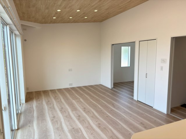 ピークス山の田中央の居間・リビング