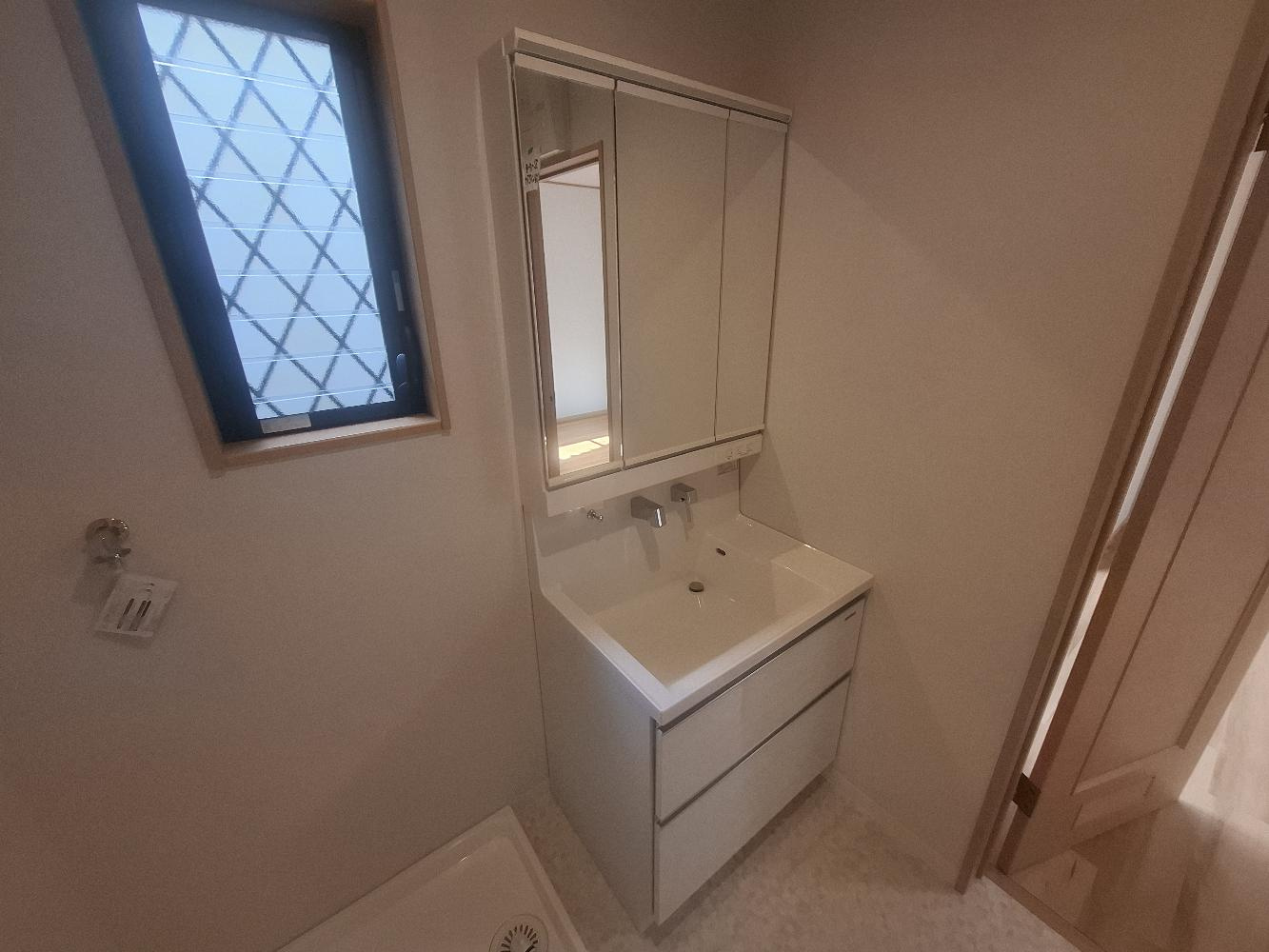 堺市北区金岡町　中古建ての独立洗面台