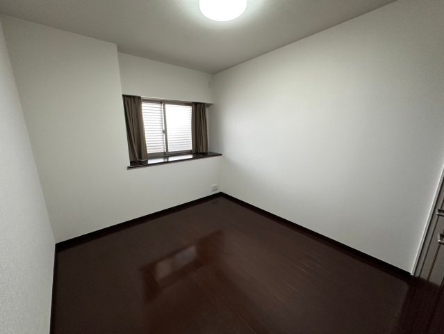 パルシオ本山鹿子町の子供部屋|☆6帖☆
お子様の一人部屋デビューにもいいですね♪