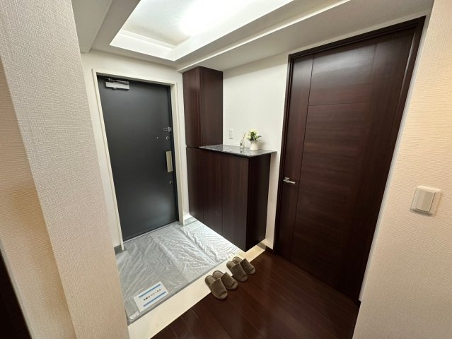 パルシオ本山鹿子町の玄関|大容量の玄関収納で、散らかりがちな玄関もスッキリ片付きます！