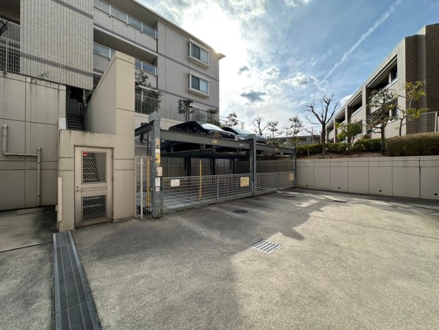 パルシオ本山鹿子町の駐車場|駐車場継承可能！（車種制限有）