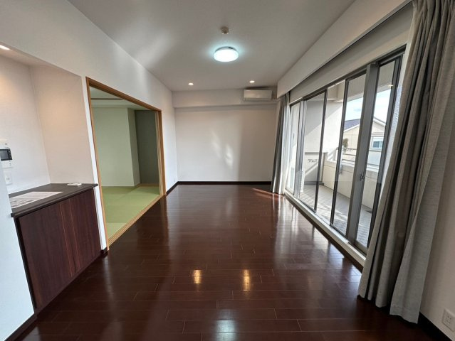 パルシオ本山鹿子町の居間・リビング|開放感のある天井高と23.6帖の広々リビング♪