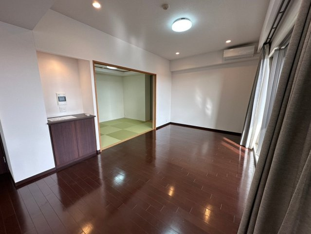 パルシオ本山鹿子町の居間・リビング|和室と合わせると約30帖の広々空間に☆