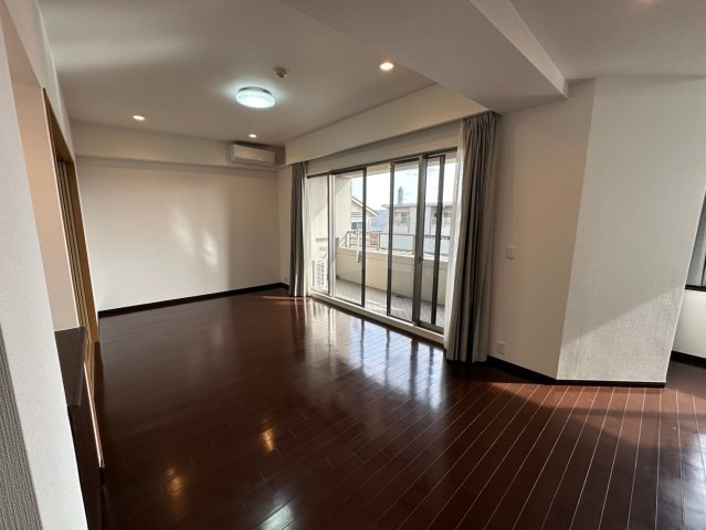 パルシオ本山鹿子町の居間・リビング|陽射しがたっぷりと注ぐリビング♪ぽかぽかして気持ちのいい空間です！