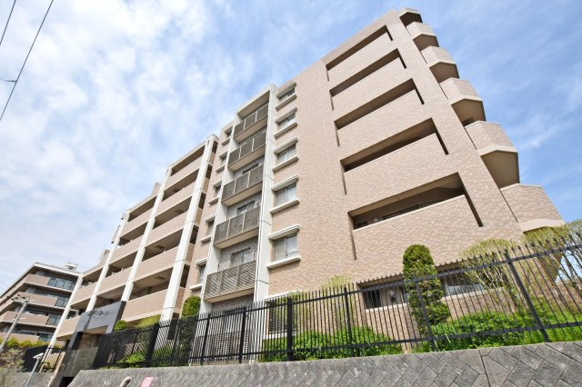 グランスイート苦楽園の外観|大切なペットと一緒に暮らせる4LDK中古マンションで新生活をはじめませんか？皆様からのご連絡を心よりお待ちしております。