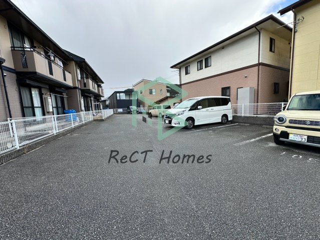 メイプルハイツの駐車場
