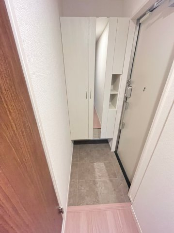 LAUREUS　KUGAの玄関