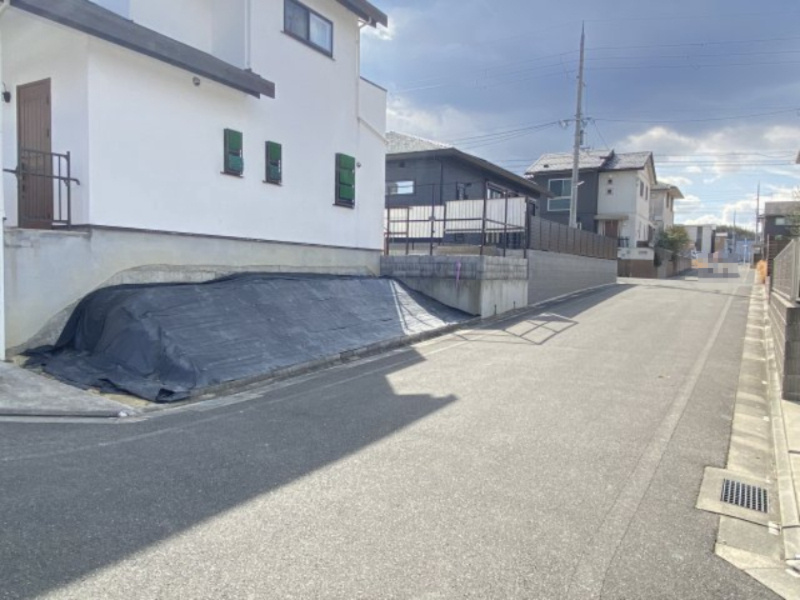 城山台７丁目　中古戸建の前面道路含む現地写真|前面道路含む現地写真です