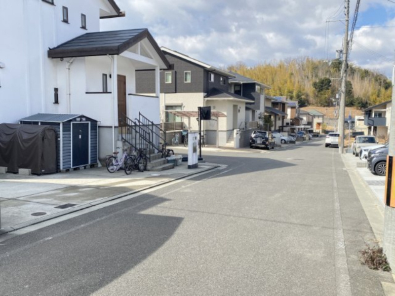 城山台７丁目　中古戸建の前面道路含む現地写真|前面道路含む現地写真です