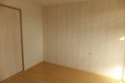 【居間・リビング】 | メゾン・ド・セリーヌⅡ | ゆったり過ごせる居間です