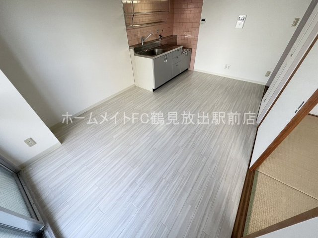 大阪市鶴見区今津中３丁目の賃貸マンションの居間・リビング