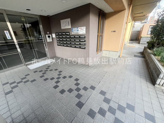 大阪市鶴見区今津中３丁目の賃貸マンションのエントランス