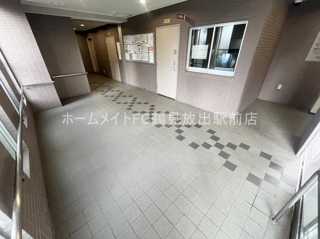 大阪市鶴見区今津中３丁目の賃貸マンションのロビー