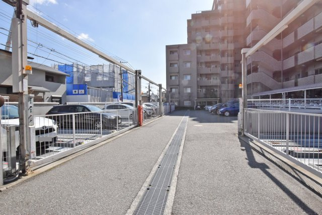 ジオ伊丹ブライトステージの駐車場|駐車場の現地外観写真です。