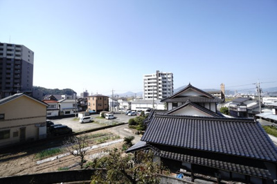 【展望】 | 【上級グレードリノベ】サーパス矢口駅前 | 【四季を感じる】
四季の移ろい・爽やかな青空や風を感じられ
自然を愉しめるパノラマビュー。
毎日の暮らしに余裕を感じさせてくれる、
遮る物の無い開放的な眺望を是非、ご堪能ください。