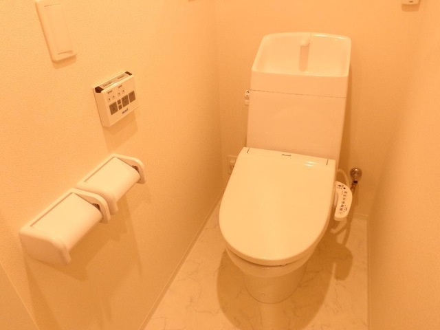 福知山市字堀本堀のアパートのトイレ|シャワー付きのトイレです★