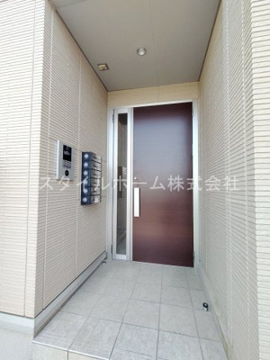 【エントランス】 | アベニュー小向