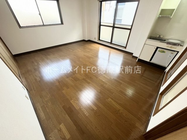 東大阪市稲田本町３丁目のハイツの洋室
