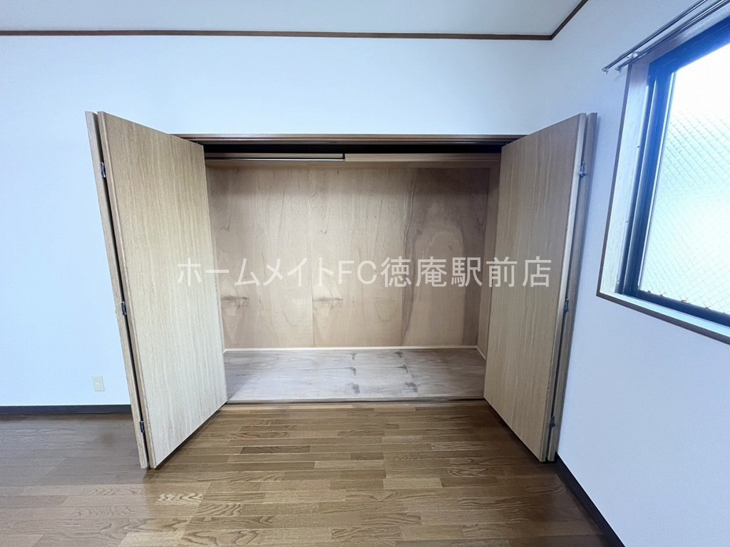 東大阪市稲田本町３丁目のハイツの収納