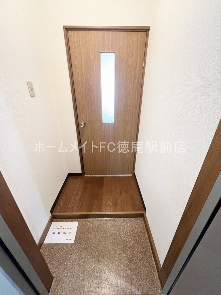 東大阪市稲田本町３丁目のハイツの玄関