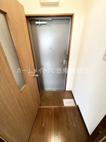 東大阪市稲田本町３丁目のハイツの玄関