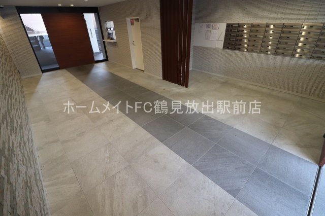 大阪市城東区諏訪３丁目の賃貸マンションのロビー
