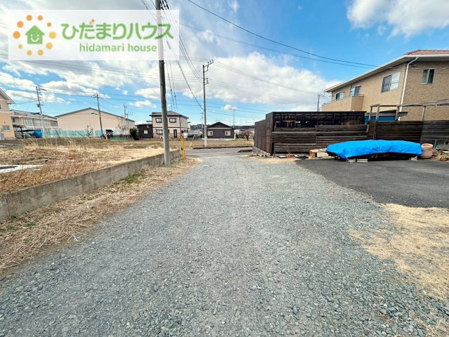 常陸太田市大里町　中古戸建の前面道路含む現地写真|南側に私道5ｍございます。
