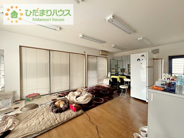 常陸太田市大里町　中古戸建の居間・リビング|1階で美容室として利用していたお部屋です(^^)/
将来的に店舗経営を考えている方におすすめです☆彡