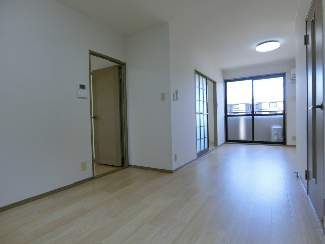 ラルカンシェルB棟の居間・リビング