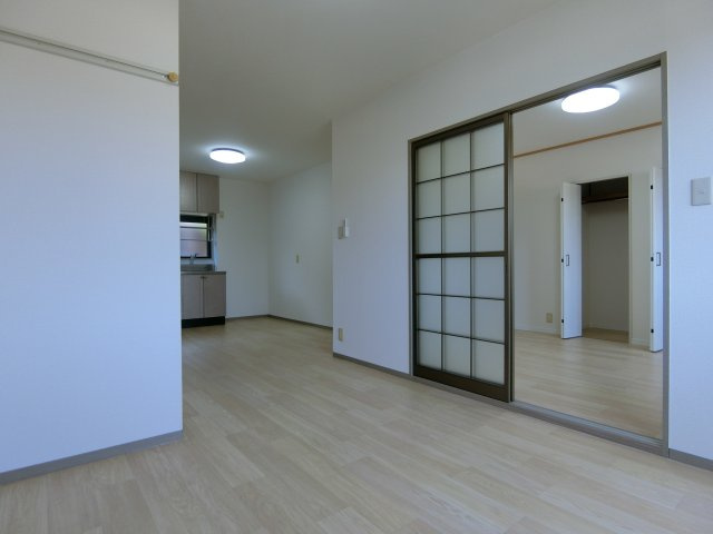 ラルカンシェルB棟の居間・リビング