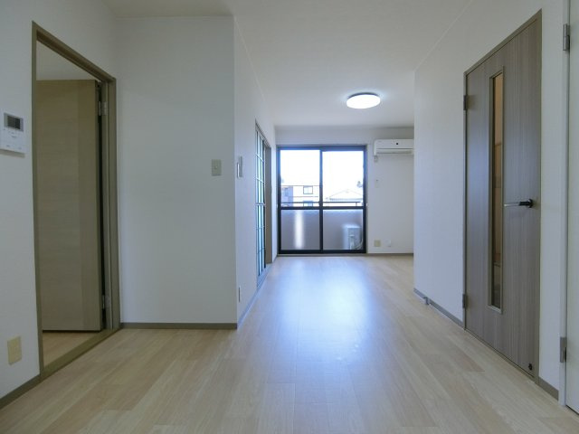 ラルカンシェルB棟の居間・リビング