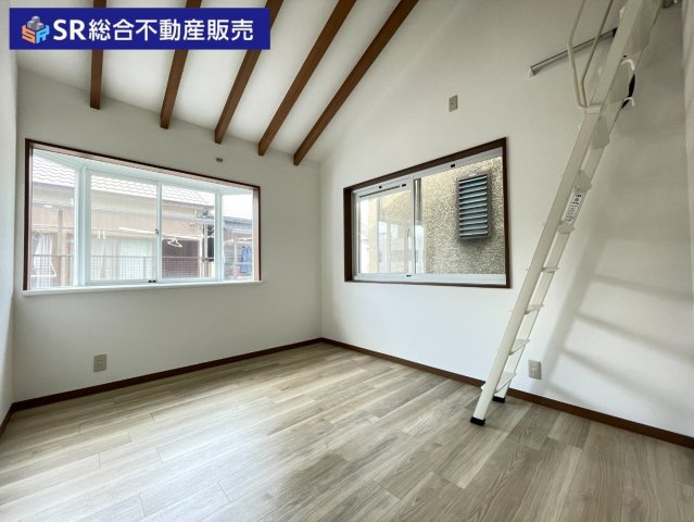 西岩田4丁目中古戸建の子供部屋|2F5.25帖北側洋室。ゆったりしたロフト付き子供部屋です