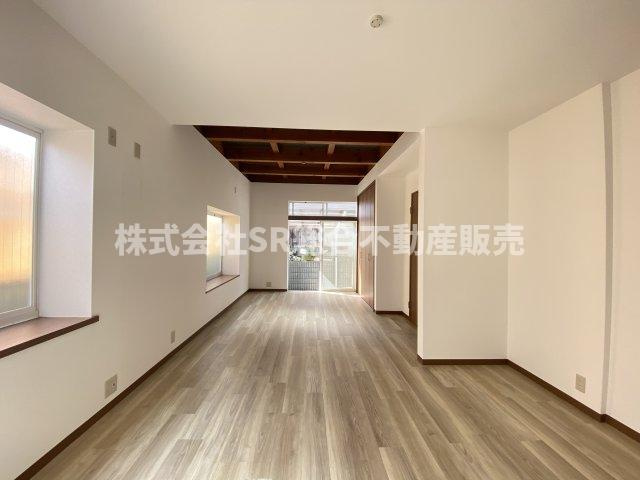 西岩田4丁目中古戸建の居間・リビング|おしゃれなリビングです