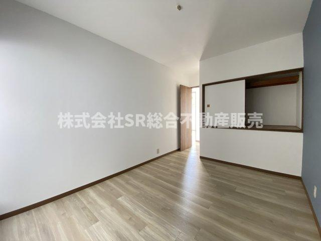 西岩田4丁目中古戸建の洋室|明るい洋室です
