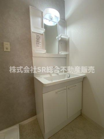 西岩田4丁目中古戸建の独立洗面台|使いやすい独立洗面台です