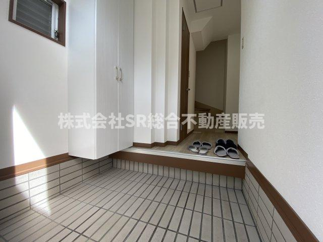 西岩田4丁目中古戸建の玄関|広々とした玄関です