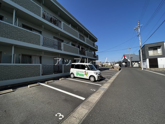 プリミエール大留の駐車場