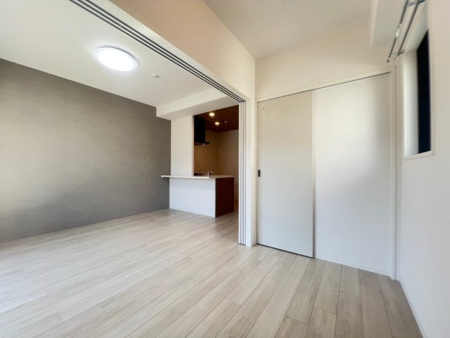 シャテーニュ上本町の洋室