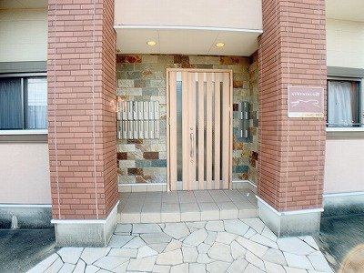 レオパレス清荒神ＬＡ１のエントランス