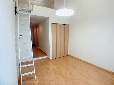 レオパレス清荒神ＬＡ１の洋室