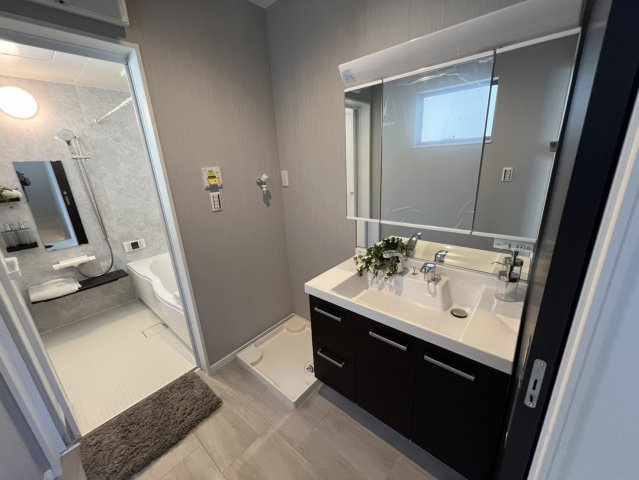 大橋町中古戸建の独立洗面台|独立洗面台です