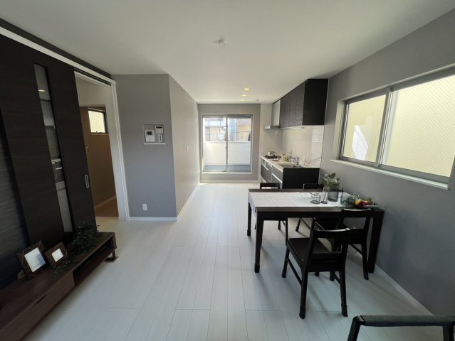 大橋町中古戸建の居間・リビング|ゆったりとした居間です